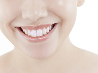一生ご自身の歯でおいしく食事をするために一番よいことは、虫歯や歯周病を予防することです。